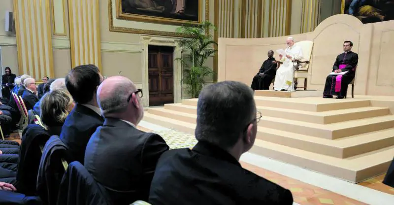 Leone, la prima con gli 007. "Dovete vigilare con rigore no a ricatti e intimidazioni"