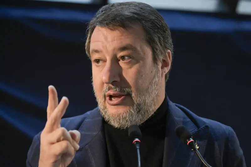Salvini: "Per Sala le strade sono piene di fascisti? Era sobrio?". Poi la stoccata a Elkann e alla Ue