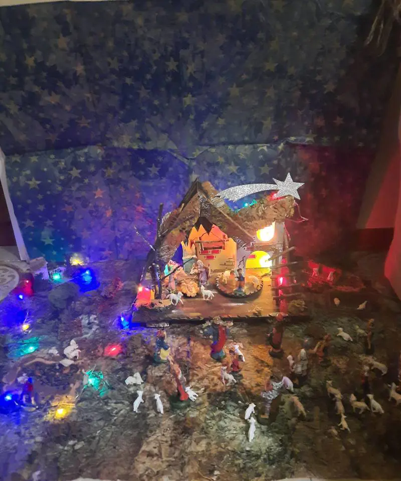 Laura Demicheli ci manda la foto del presepe di sua figlia Elena (10 anni)