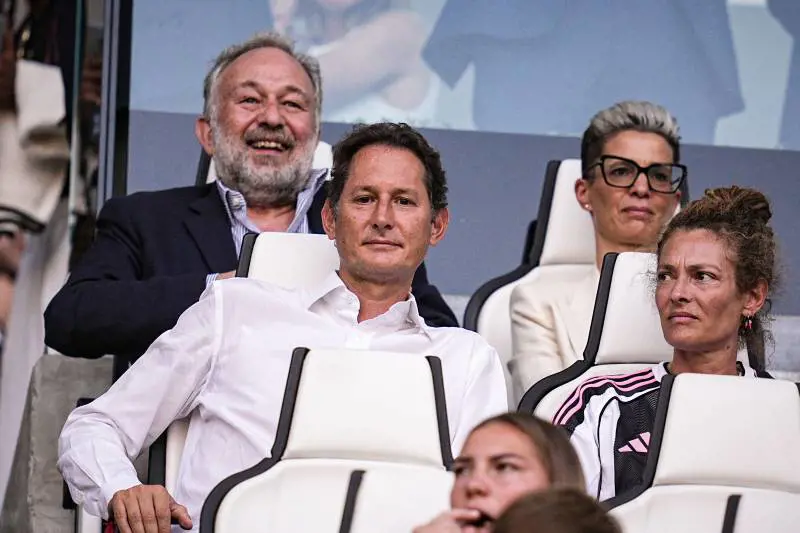 John Elkann si tiene la Juve ma scatena la rivolta social: ecco la reazione dei tifosi bianconeri 