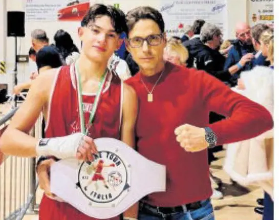 Lorenzo sul ring, il piccolo Berlusconi picchia da grande e s’allena in periferia