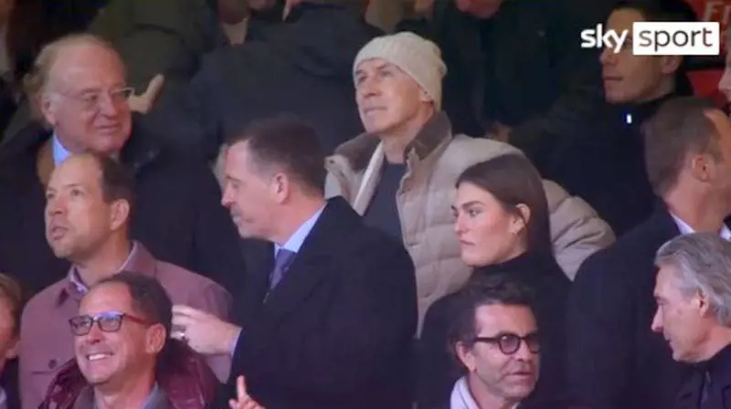 Franco Baresi torna a San Siro dopo la malattia: lungo applauso dei tifosi