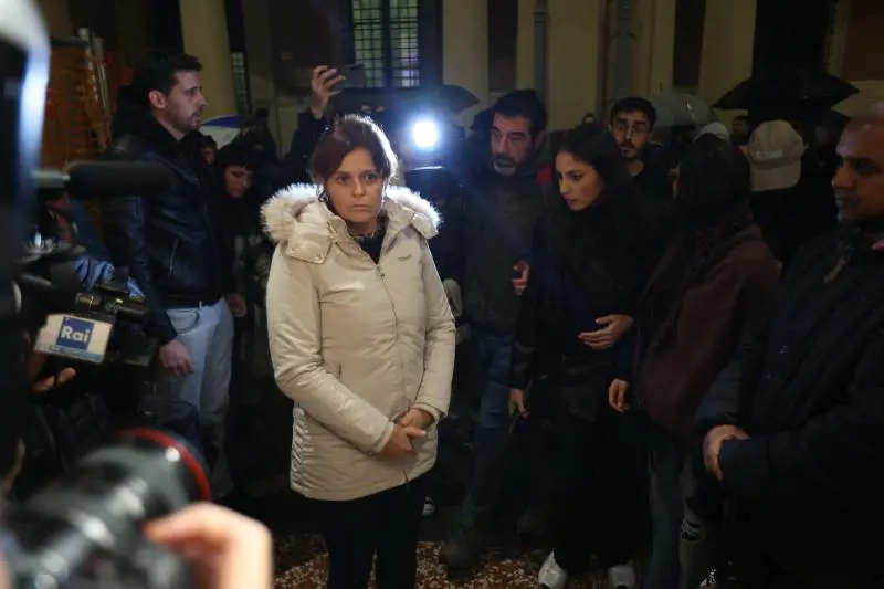 Ilaria Salis esulta per la liberazione dell'imam