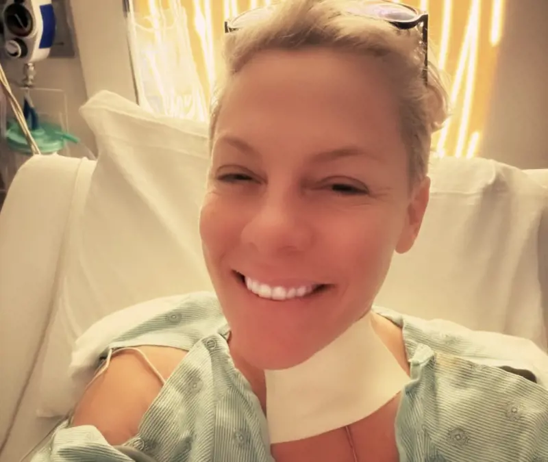 Pink in ospedale a Capodanno: intervento urgente al collo, fan in apprensione