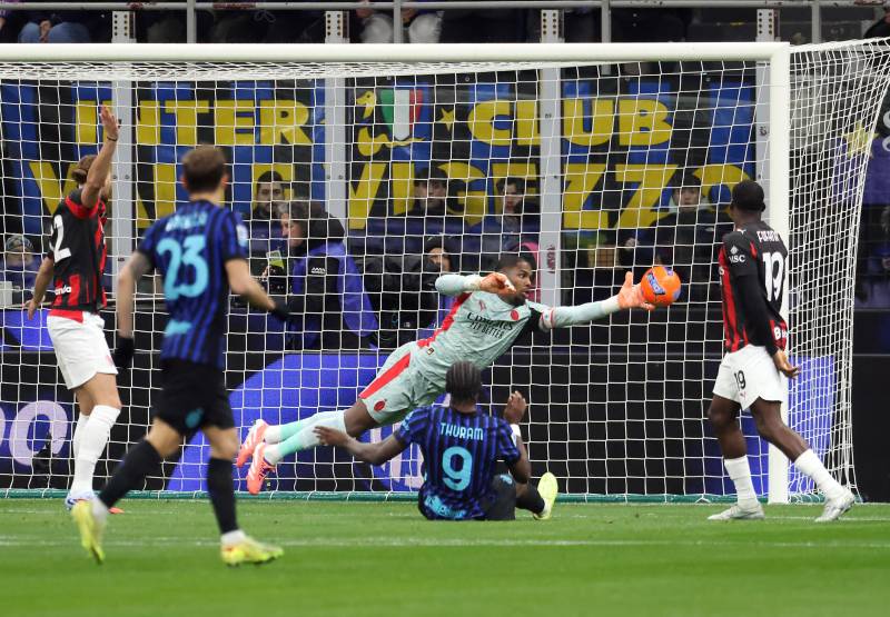 Inter Milan Maignan parata