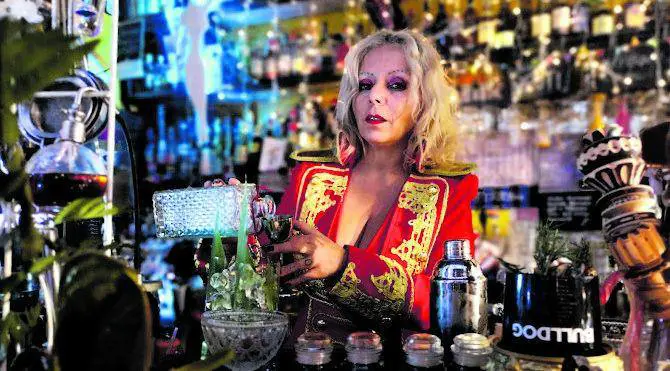 Il senso di Terry per il colore nei cocktail botanici di Opera 33