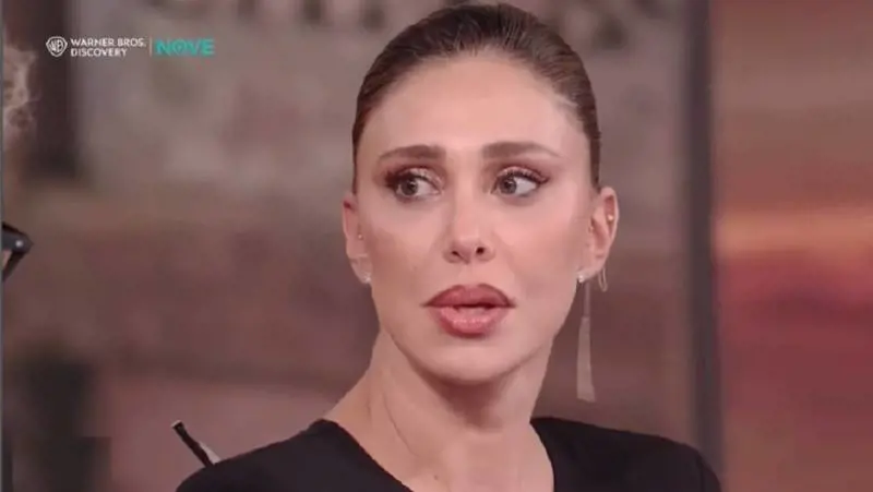 Belen scatenata da Fazio: "Tre, quattro anni molto difficili. La farfallina? Si è allargata..."