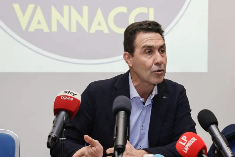 Vannacci è già confuso. Accusa il Carroccio ma confida ai suoi: "Sto nel centrodestra" - il Giornale