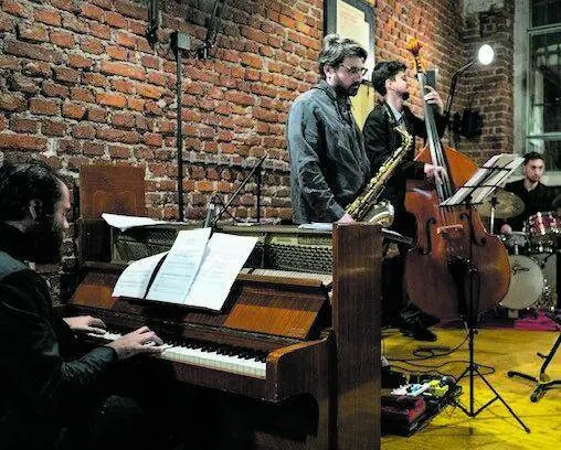 Il contrabbasso di Jaromir Rusnak al "Rito del jazz" della Cascina Cuccagna