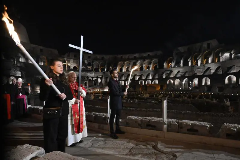 La Via Crucis di Leone: "Chi avvia una guerra dovrà risponderne a Dio"