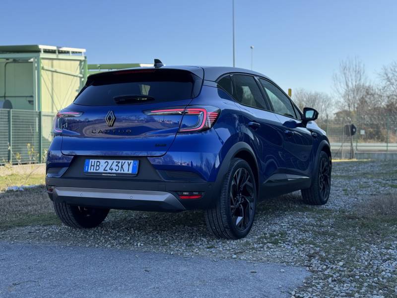 Renault Captur 1.8 E-Tech: guarda tutte le foto 13
