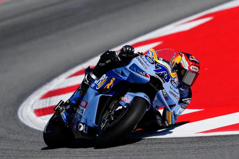 MotoGp, ad Alex Marquez la sprint, ad Acosta la pole in Catalogna. Male Bezzecchi