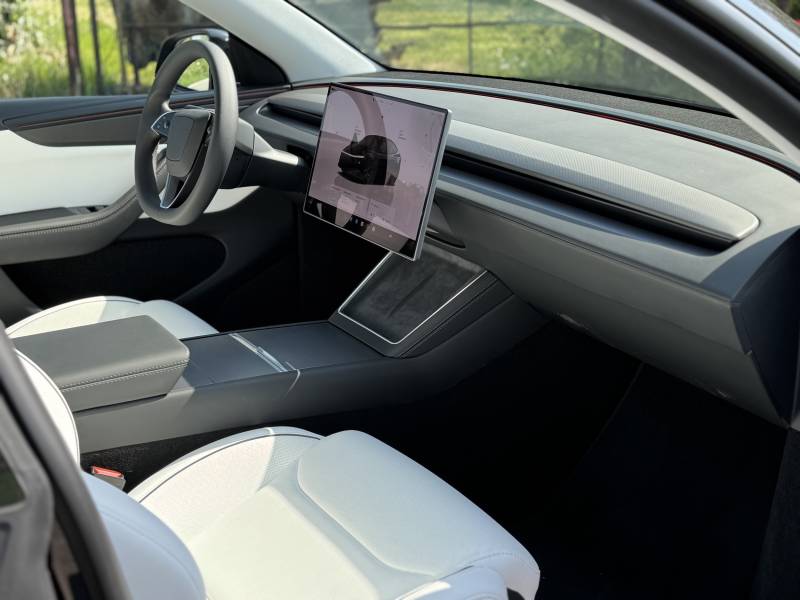 Tesla Model Y Performance: guarda le foto 12