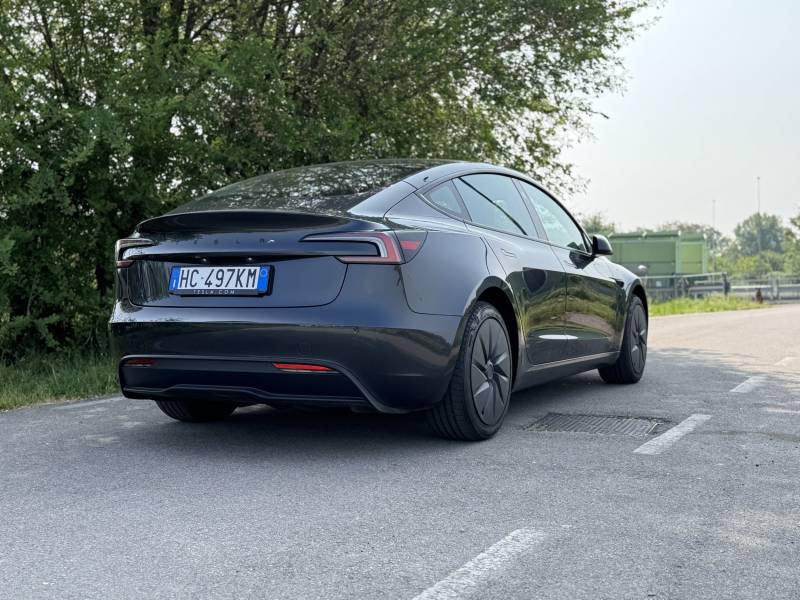 Model 3 RWD 2026: guarda le foto 10