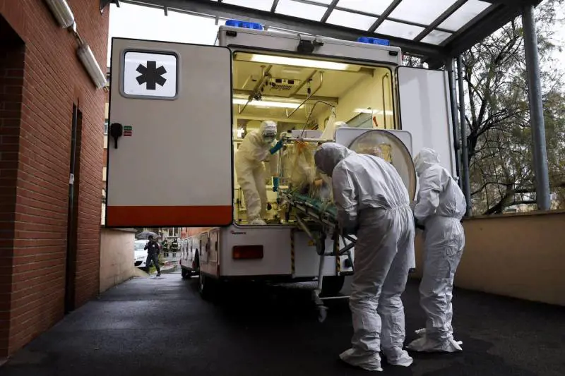 Coronavirus, ecco chi è l'uomo ricoverato