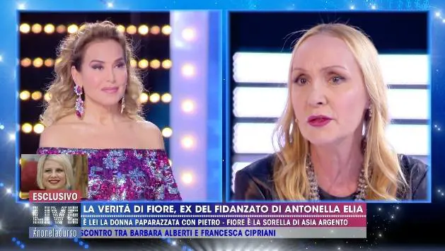Fiore Argento smaschera il fidanzato della Elia: "È strano che mi abbia toccato la mano"