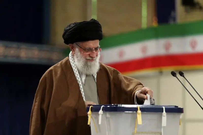 Il figlio dell'ayatollah, il sindaco e i fantocci: chi può coprire il vuoto di Raisi