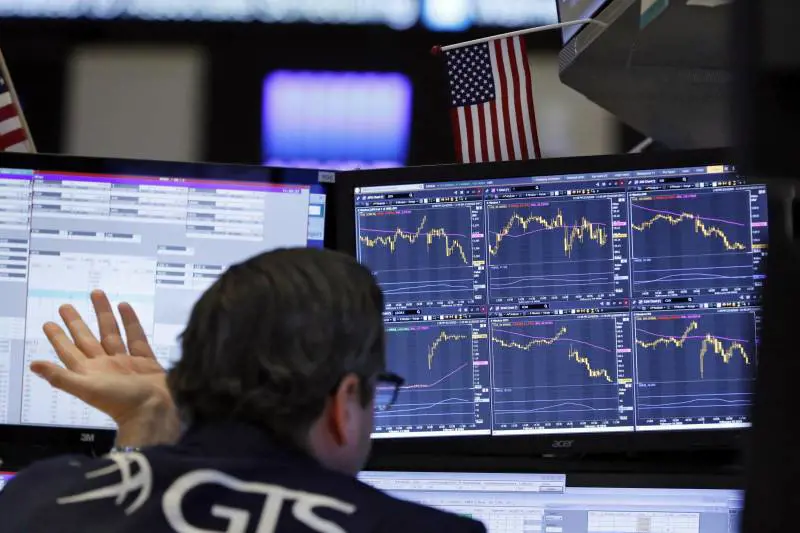 Il coroanvirus colpisce le banche: listini a picco