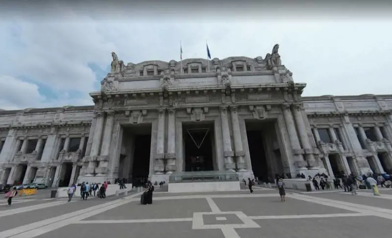 Milano, rapina in stazione poi aggrediscono l'agente: presi magrebini