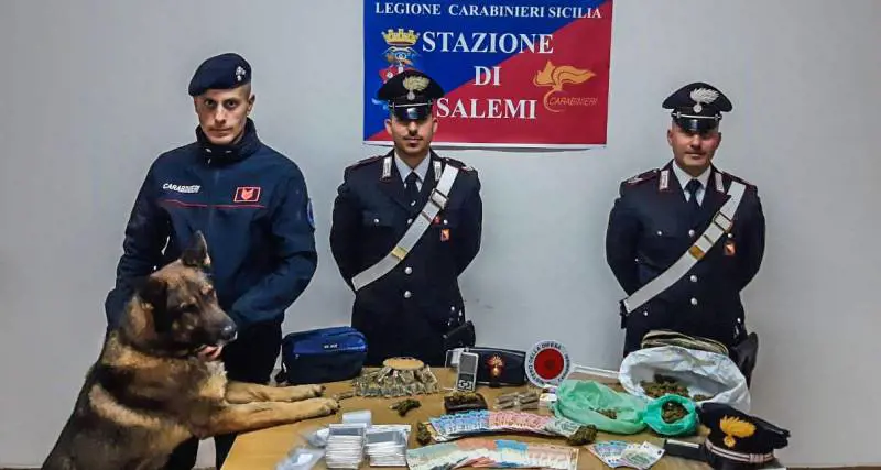 Il pusher con il reddito di cittadinanza non sfugge al fiuto di Charlie