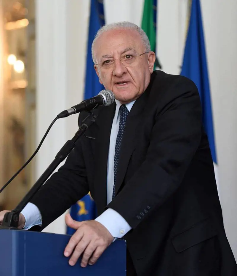 De Luca scrive alle Sardine: "Confrontiamoci per andare oltre il sentito dire"