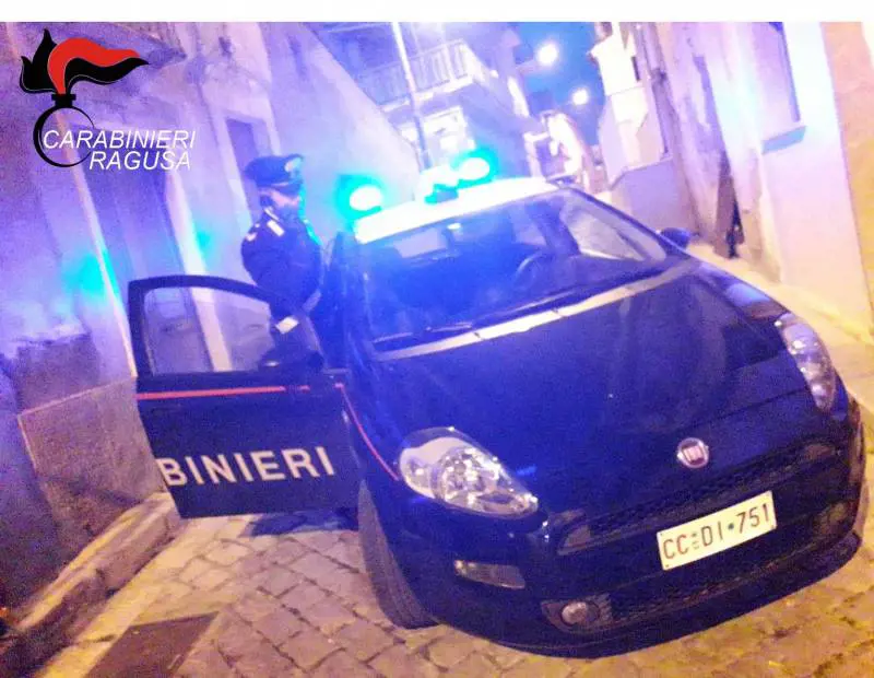 Non accetta la separazione dall'ex e accoltella il suo nuovo fidanzato: in arresto un 23enne