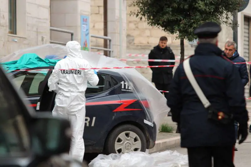"Ha sparato l'intero caricatore" Così il killer ha crivellato i carabinieri