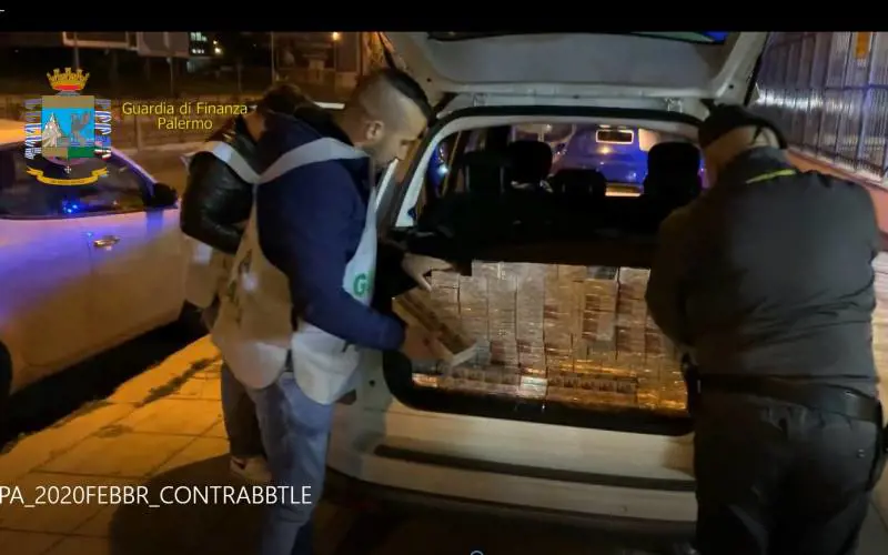 In auto con 100 chili di sigarette di contrabbando: fermati due corrieri
