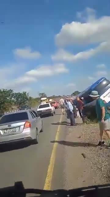 L'incidente del minibus sulla strada di Cienfuegos, a Cuba