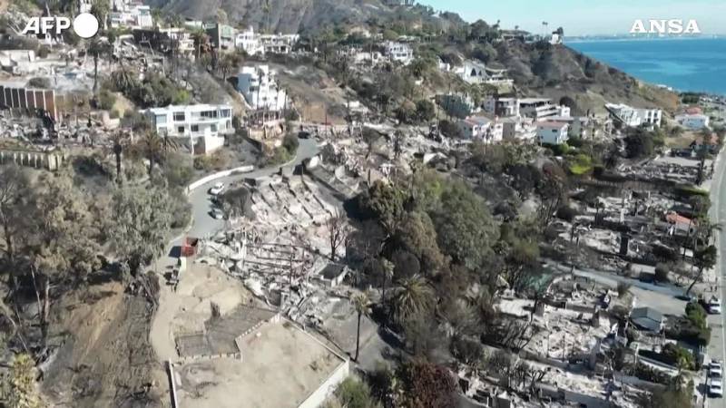 California, com'è ridotta Malibu dopo gli incendi