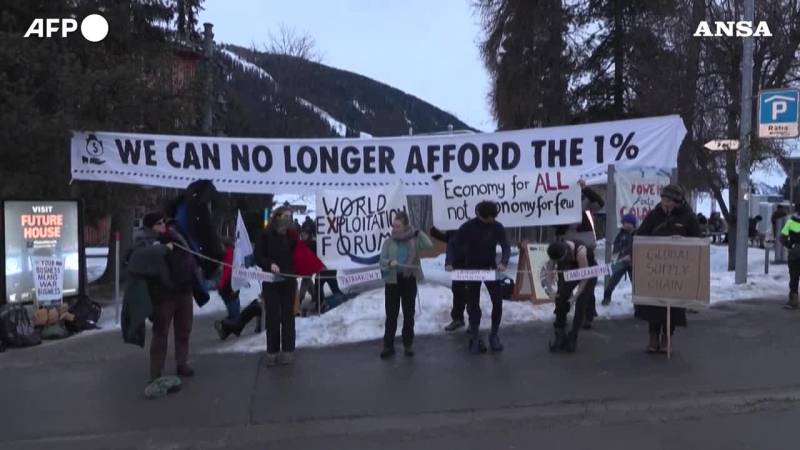 Davos, parte il Forum economico mondiale. E con lui le proteste