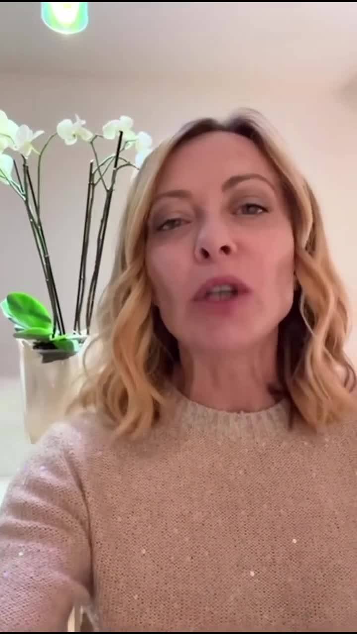 Il videomessaggio di Meloni per la Festa della mamma: "Auguri, abbiamo una forza sovrumana"