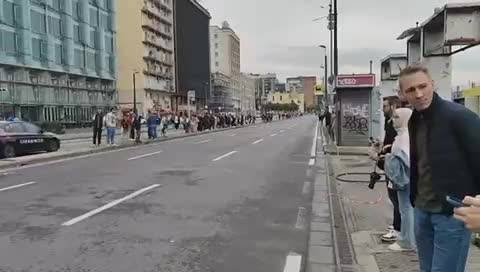 Il momento dell'agguato dei ProPal al Giro d'Italia