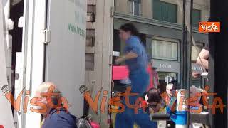 Bonelli, Landini, Schlein e Fratoianni leggono articoli della Costituzione in piazza contro l'odio