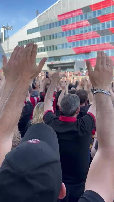 L'ira dei tifosi rossoneri a Casa Milan: il video della contestazione