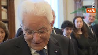 Papa Leone riceve Mattarella. Tra i doni libri, medaglione in bronzo e messaggio pace di Bergoglio