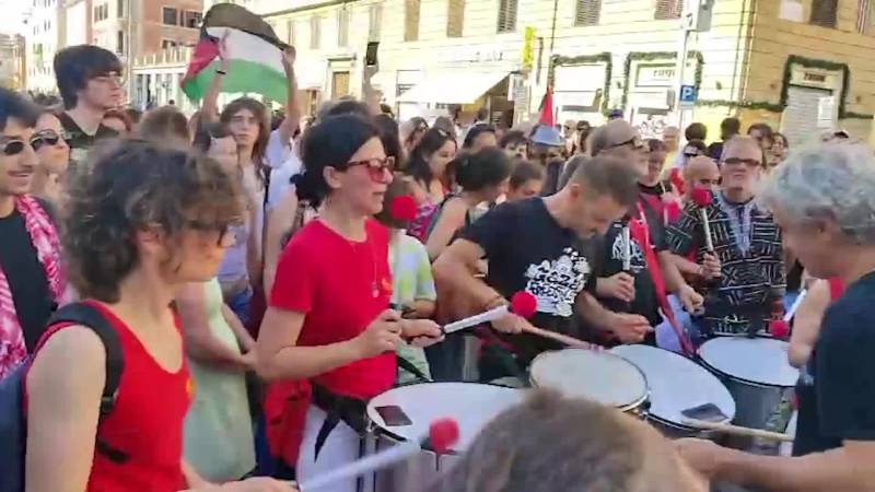 "Free Palestine". Il coro durante la manifestazione pro Pal