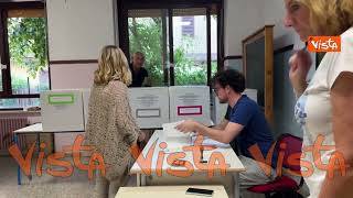 Referendum, Meloni al seggio. Ma non ritira le schede