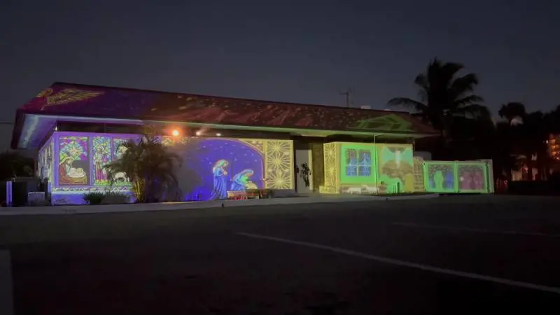 L'installazione natalizia di Jonathan Myers ed Emily Verrelli