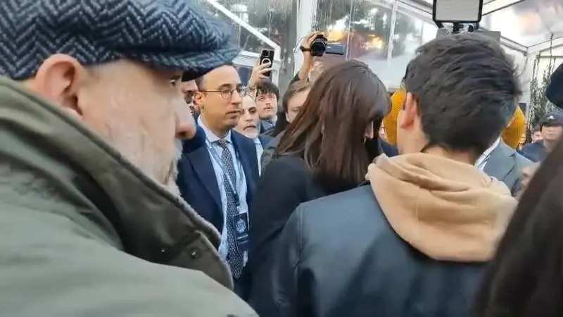 Il ministro Anna Maria Bernini contestata ad Atreju