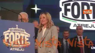 Abu Mazen arriva ad Atreju accompagnato dalla premier Meloni