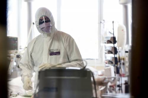 Sui social scoppia la Coronavirus Challenge: medici lanciano l'allarme