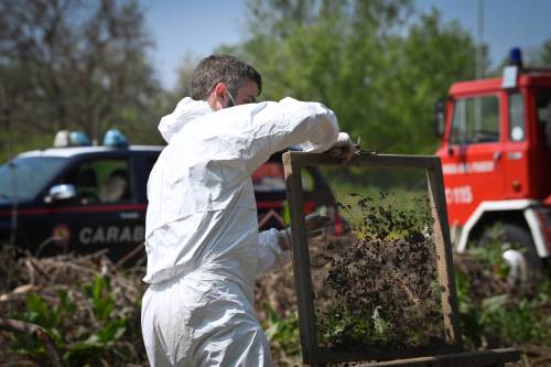 "Soffocata con la parrucca". Quel cadavere nei campi e l'ombra del delitto