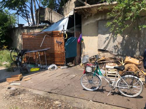 La baraccopoli cinese della vergogna: cosa accade a Milano