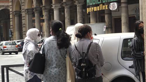 Stranieri al voto per le primarie, l'ira degli elettori: "Senza tessera elettorale non si può"
