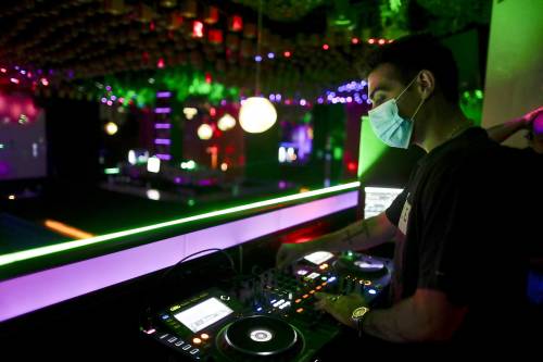 Riaprono le discoteche in Italia. Ecco quando