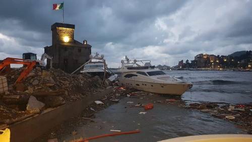 Rapallo, crolla la diga per mareggiata: distrutti centinaia di yacht