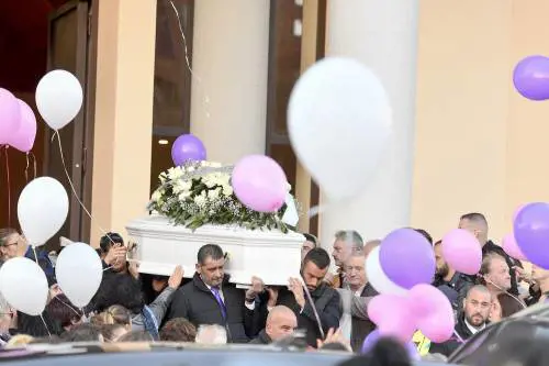 Desirée, l'addio di amici e parenti
