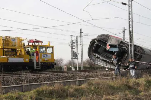 Frecciarossa deragliato: al via le operazioni di rimozione