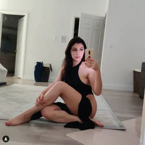 La denuncia choc di Valentina Nappi: "Gli ultracattolici mi minacciano di morte"